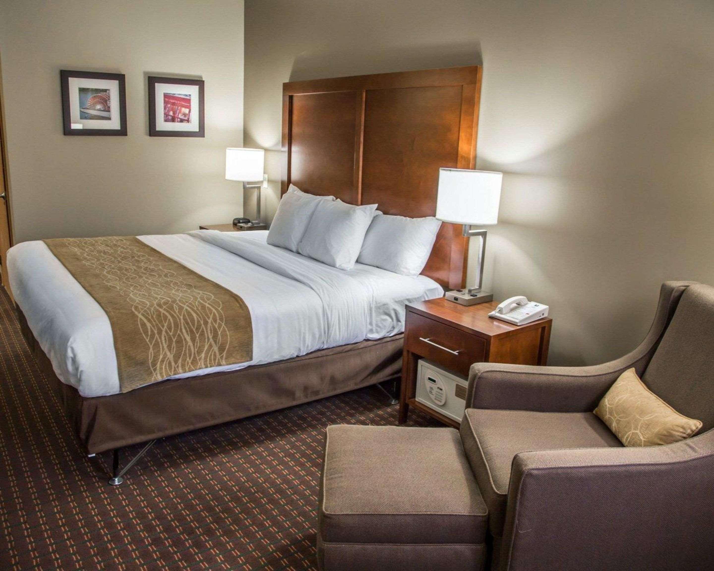 Comfort Inn & Suites Riverview Near Davenport And I-80 Le Claire Exteriör bild