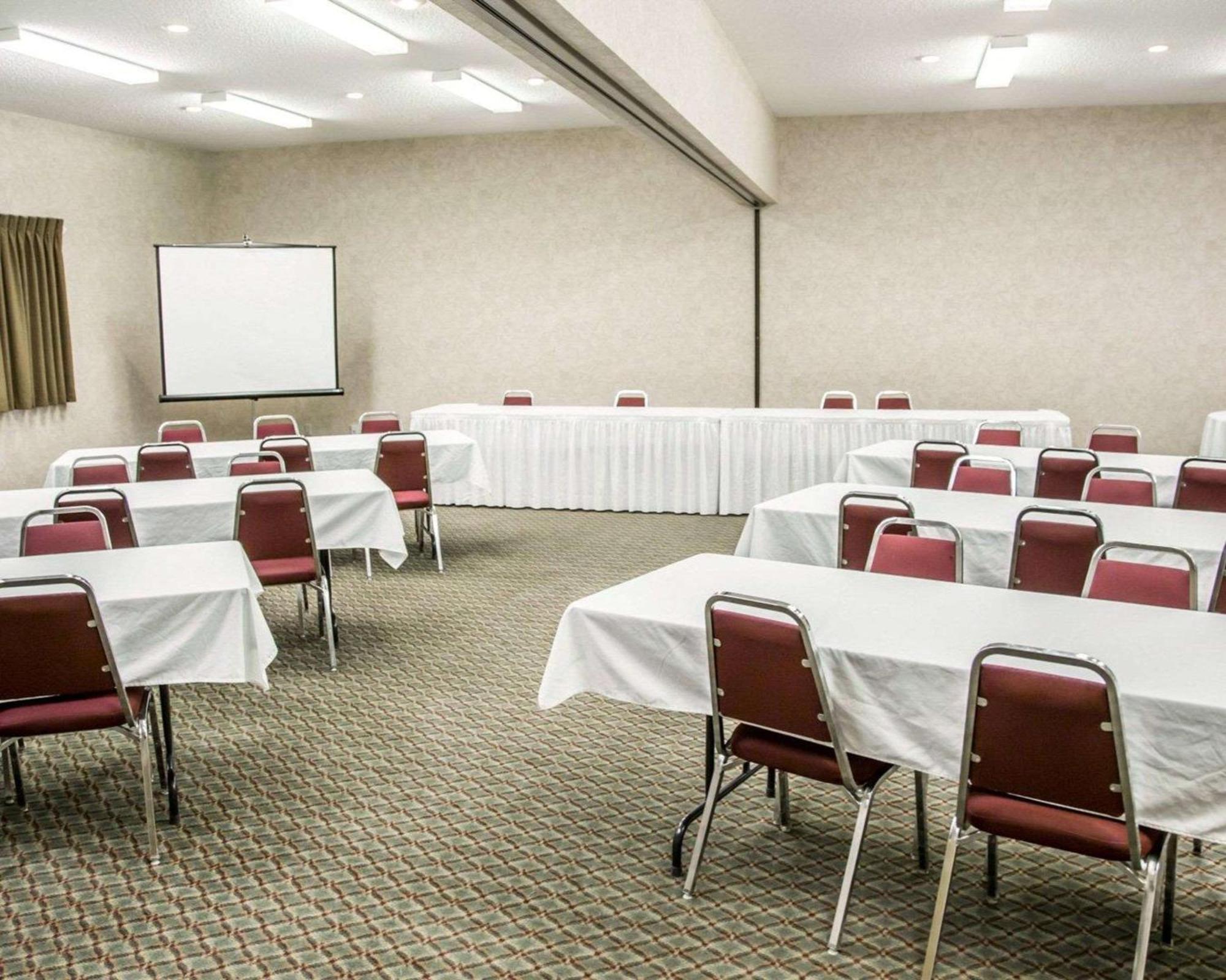Comfort Inn & Suites Riverview Near Davenport And I-80 Le Claire Exteriör bild