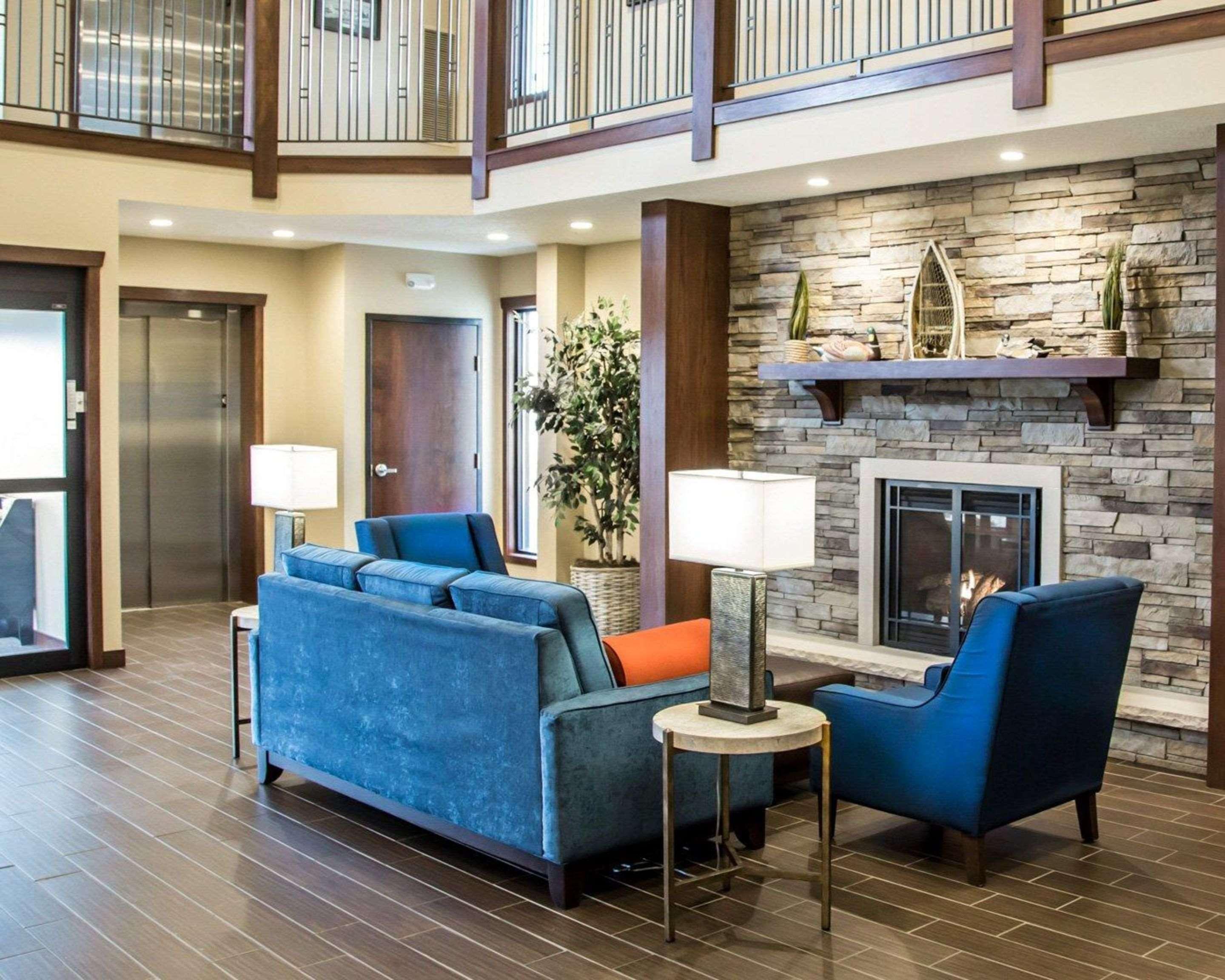 Comfort Inn & Suites Riverview Near Davenport And I-80 Le Claire Exteriör bild