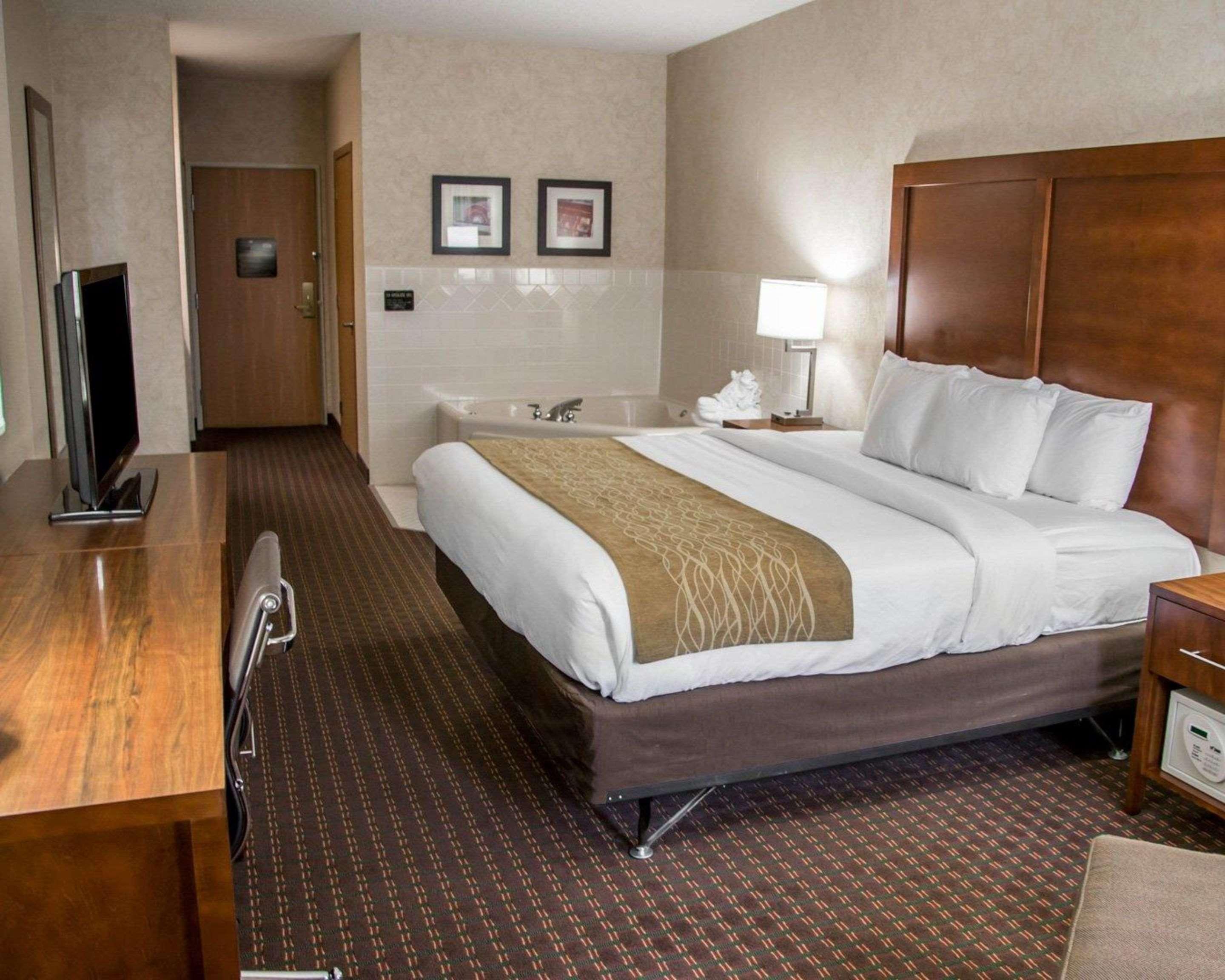 Comfort Inn & Suites Riverview Near Davenport And I-80 Le Claire Exteriör bild