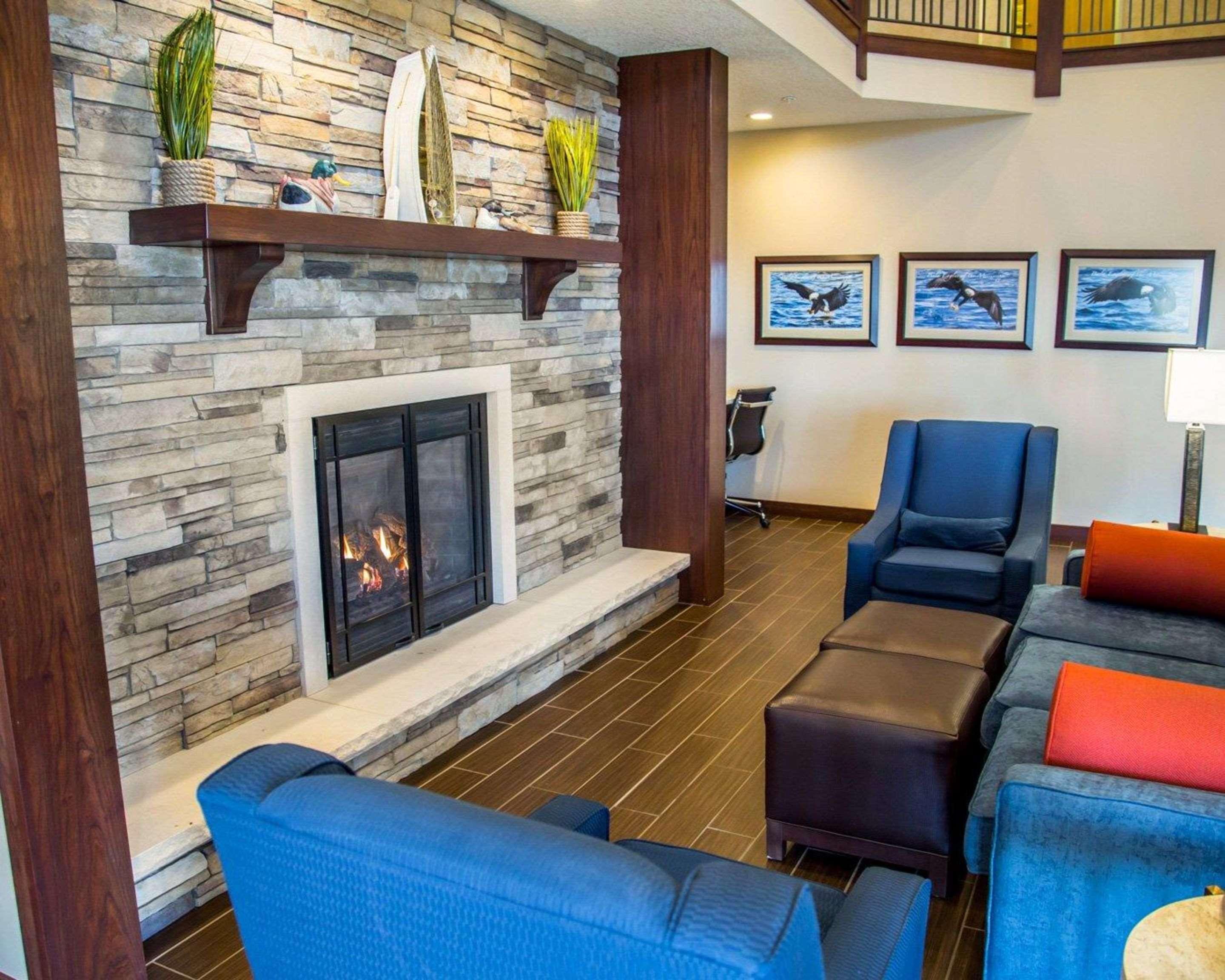 Comfort Inn & Suites Riverview Near Davenport And I-80 Le Claire Exteriör bild