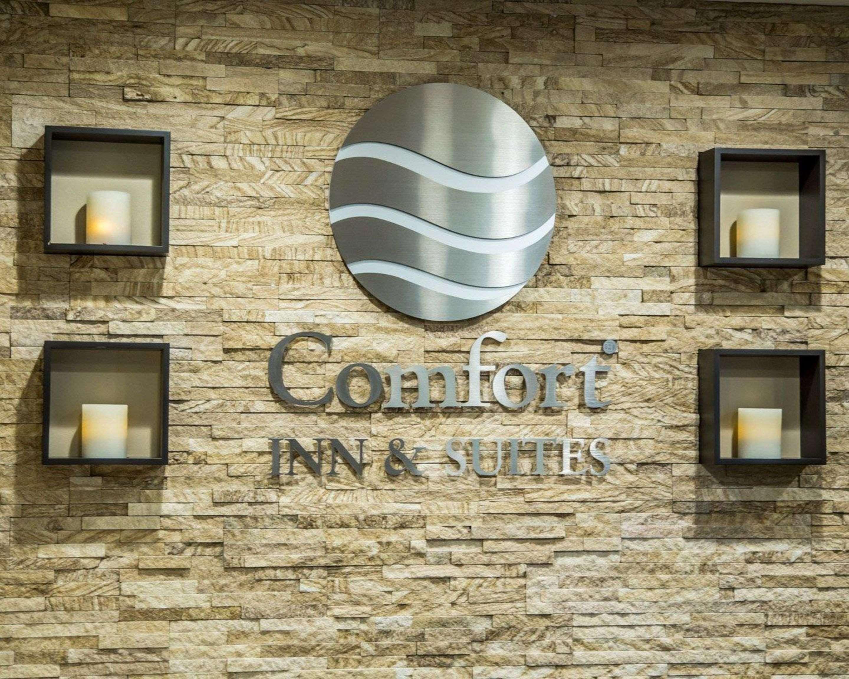 Comfort Inn & Suites Riverview Near Davenport And I-80 Le Claire Exteriör bild
