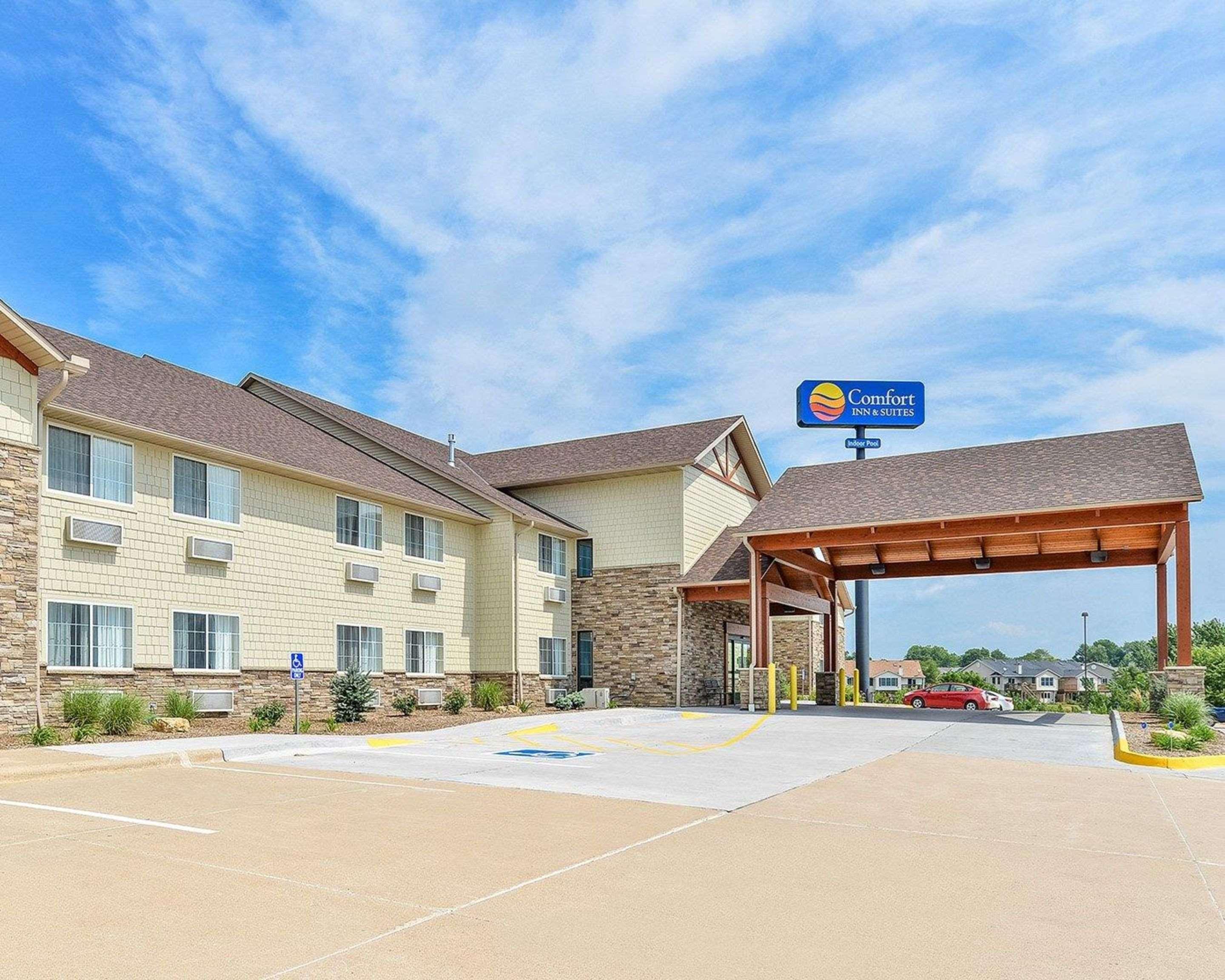 Comfort Inn & Suites Riverview Near Davenport And I-80 Le Claire Exteriör bild
