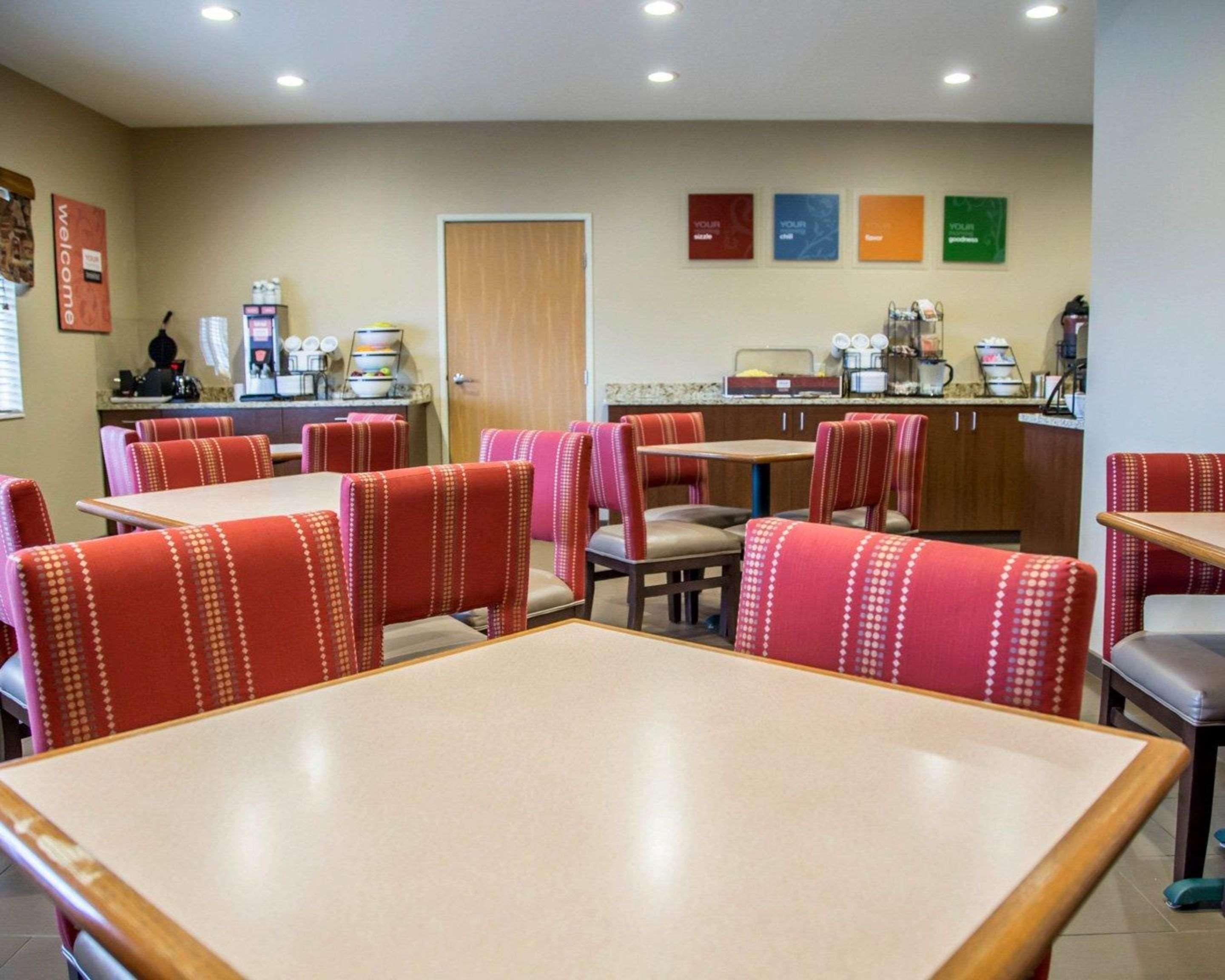 Comfort Inn & Suites Riverview Near Davenport And I-80 Le Claire Exteriör bild