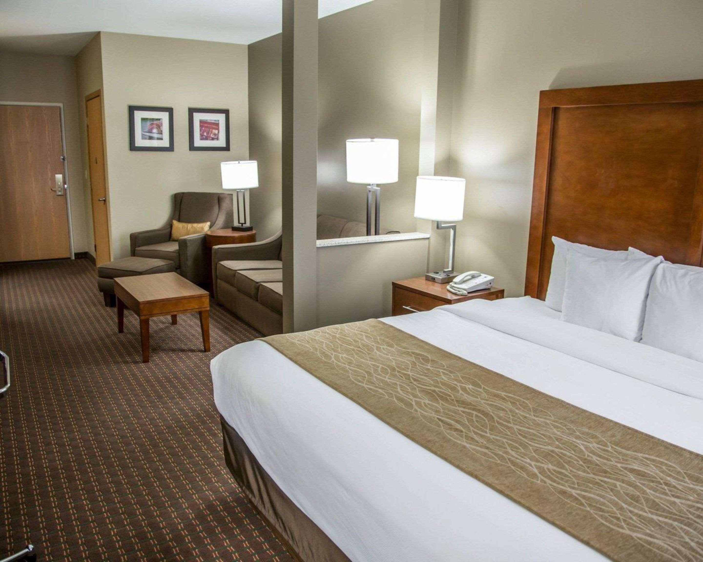 Comfort Inn & Suites Riverview Near Davenport And I-80 Le Claire Exteriör bild