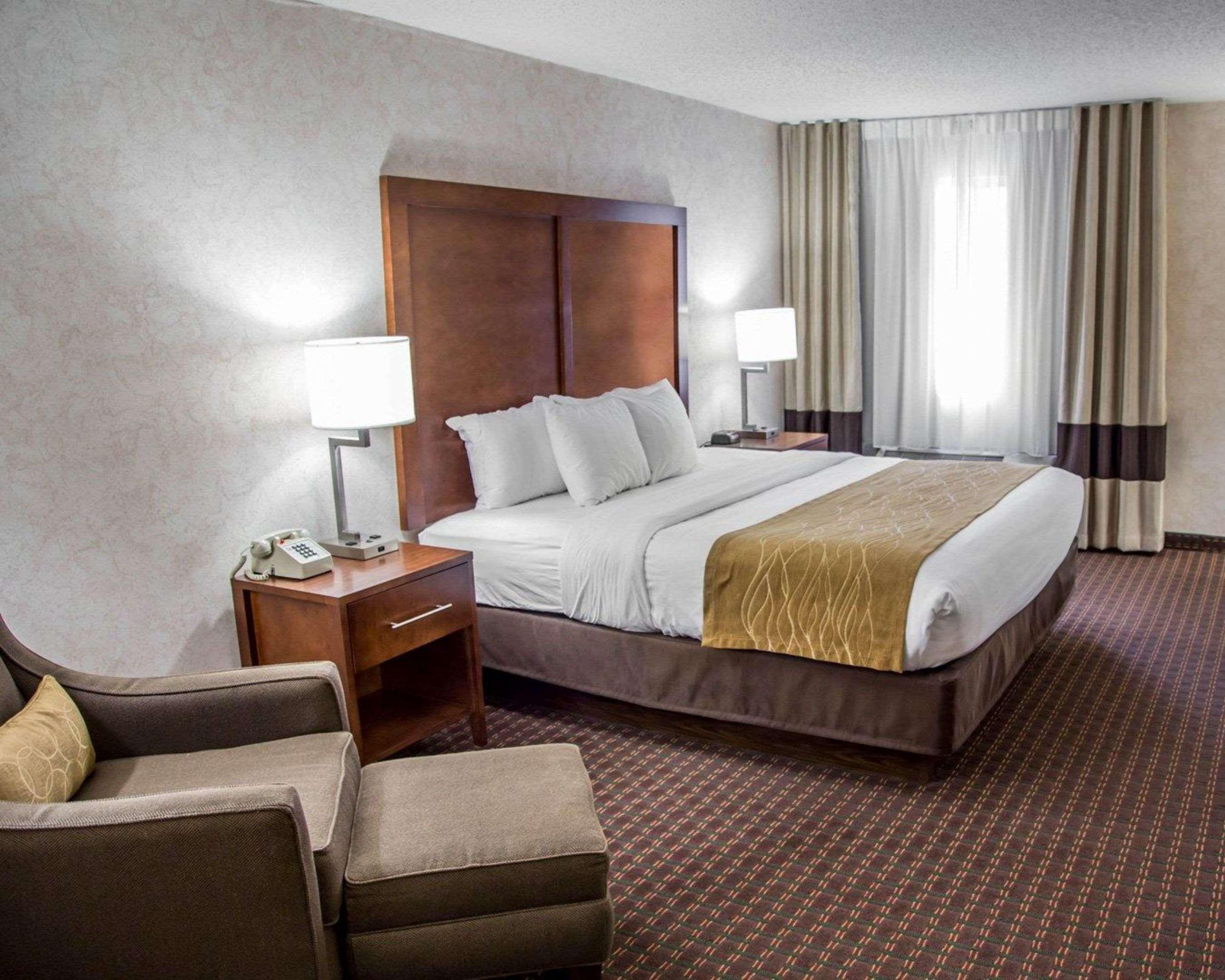 Comfort Inn & Suites Riverview Near Davenport And I-80 Le Claire Exteriör bild