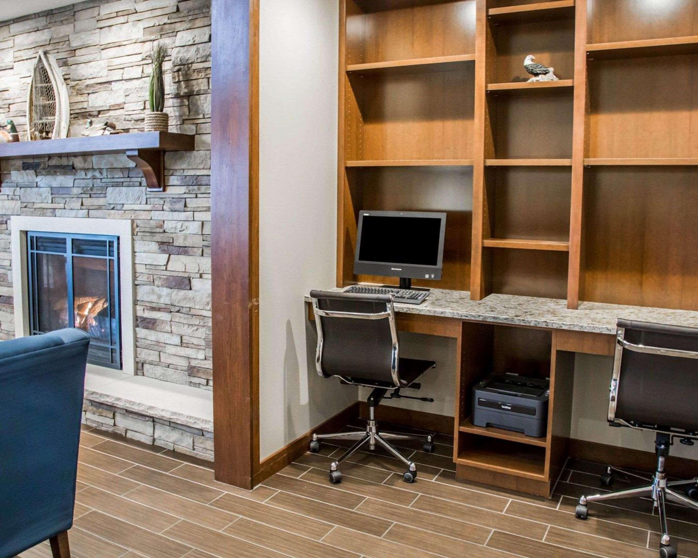 Comfort Inn & Suites Riverview Near Davenport And I-80 Le Claire Exteriör bild